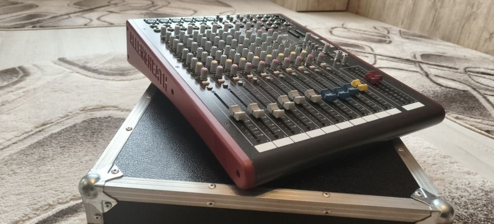 Mixer - ALLEN & HEATH -ZED 12 FX + case, ca Nou