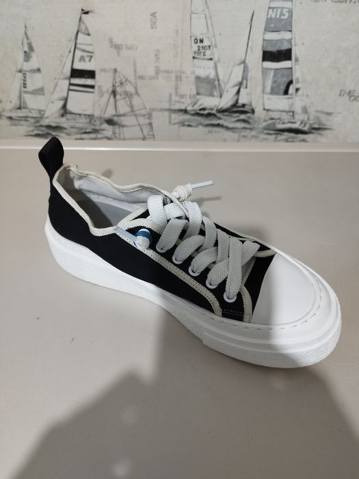 Продам кеды новые.