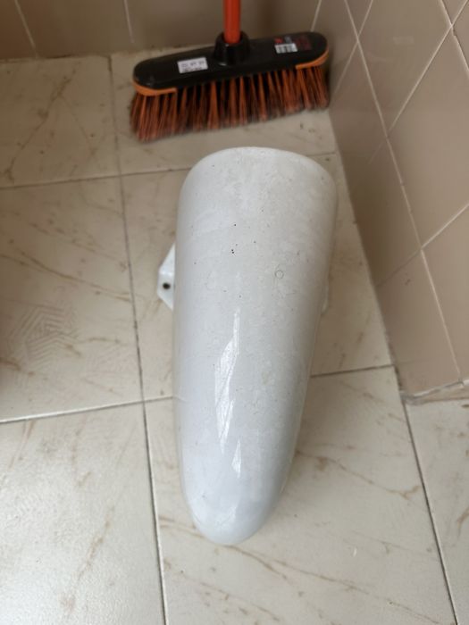 Конзола (ботуш) за мивка