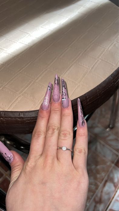 Locuri libere, manichiura