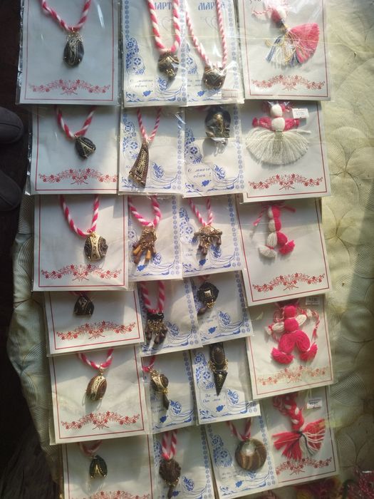 Мартенички за малки и големи. На дребно и едро