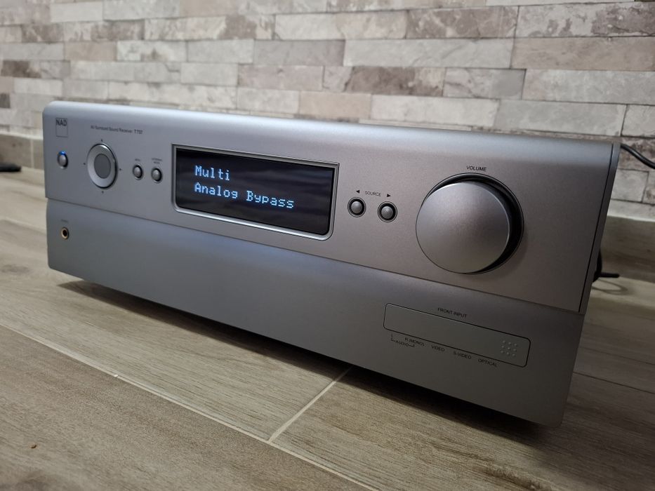 Amplituner  NAD -T 737