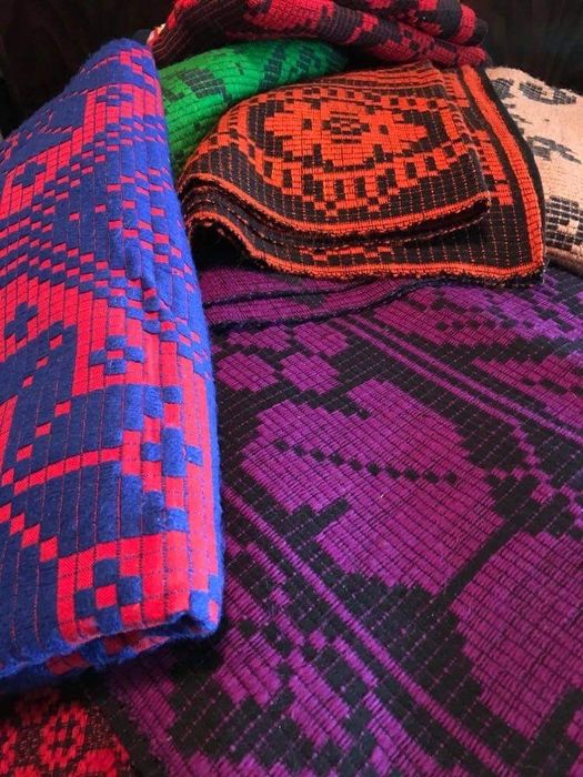 Pãturi vechi tesute manual