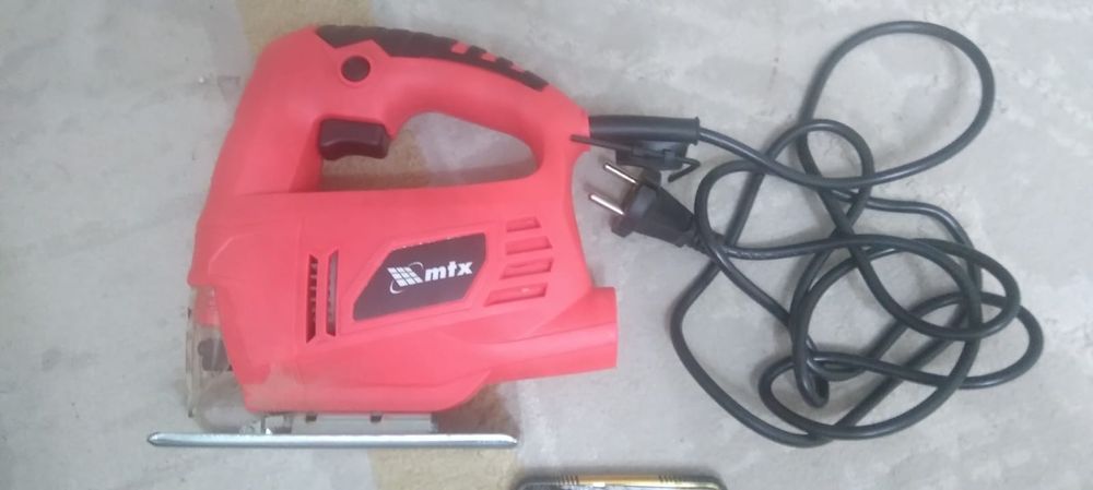 Продаеться Лобзик электрический