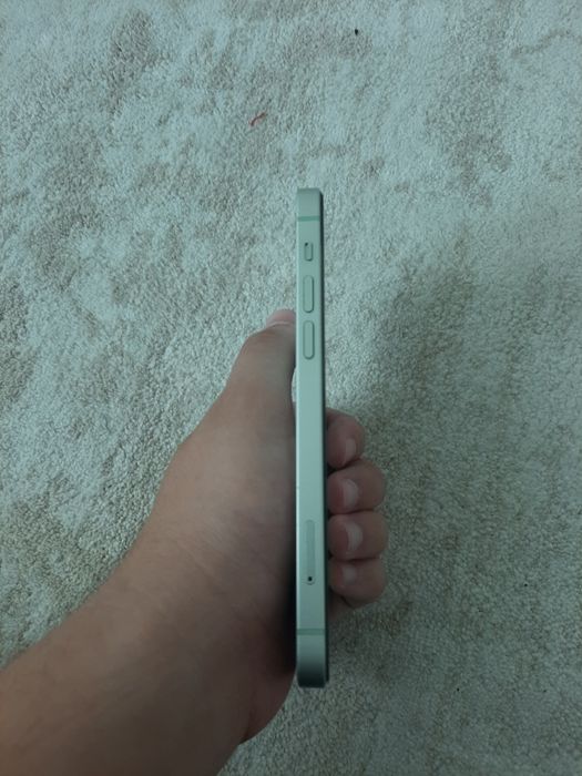 Iphone 12  sotiladi