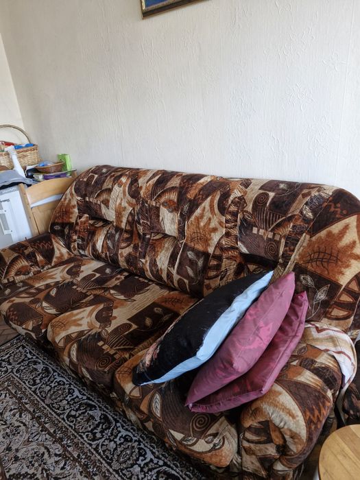 Разтегателен диван