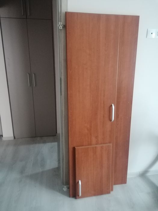 Usi pal culoare "cires"
