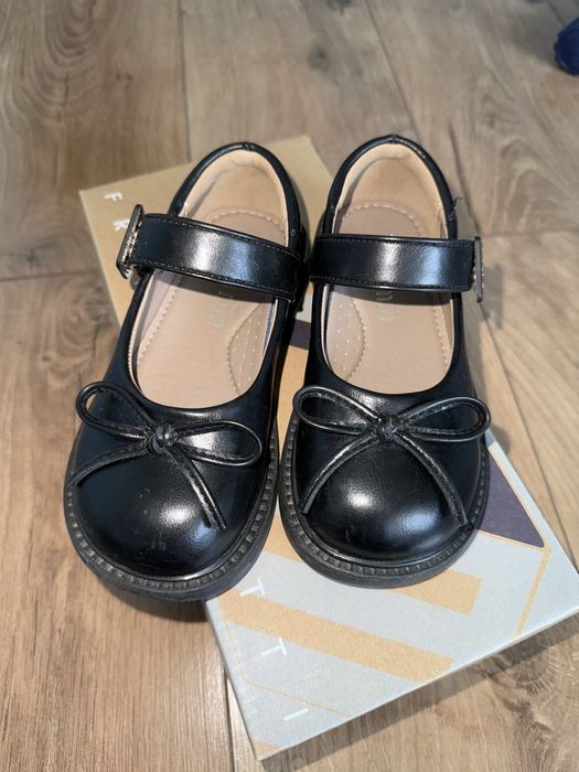 Продам детские туфли