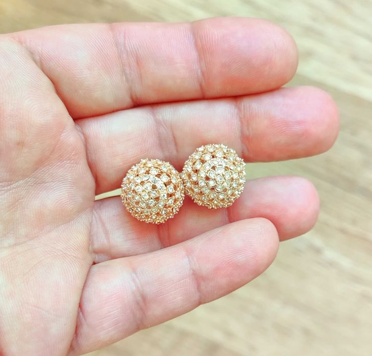 Обеци в розов цвят на Кристиан Диор с циркониеви камъни