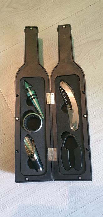 Комплект за вино , тирбушон , канела и др.