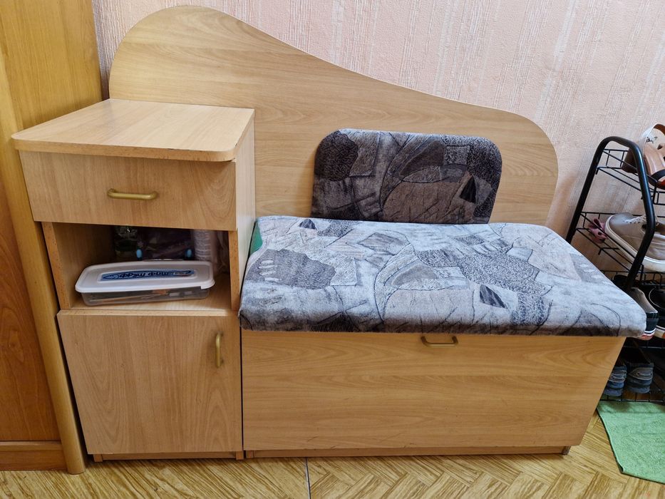 Продам тумбочку для прихожей