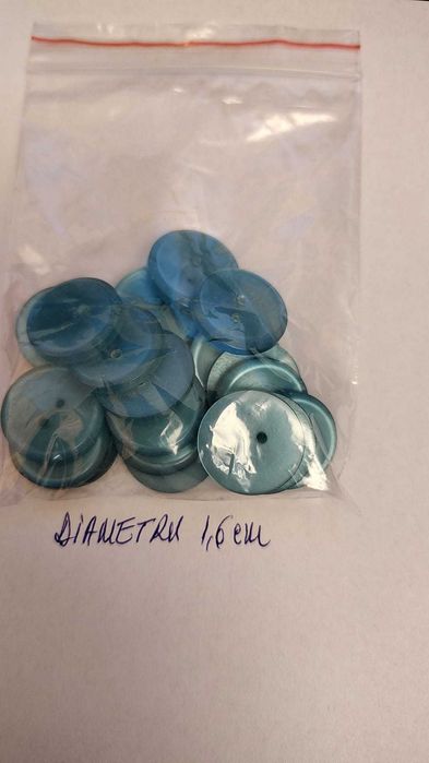 Vand nasturi sidef si plastic
