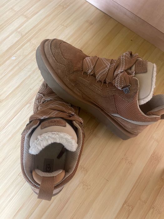 Vând UGG lowmel