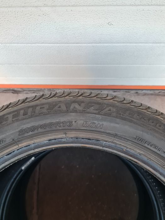 Летни гуми 2 броя BRIDGESTONE Tyranza ER300 215 45 R16 дот 4818