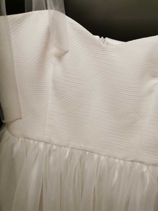 бяла бутикова рокля