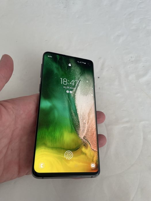Продам samsung s10