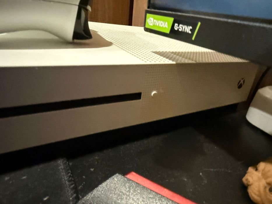 Продаю xbox one s