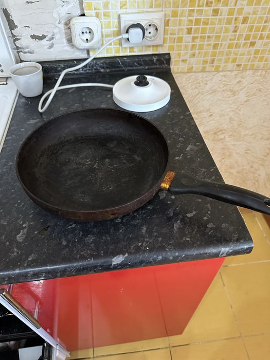 Сковородки б/у старые