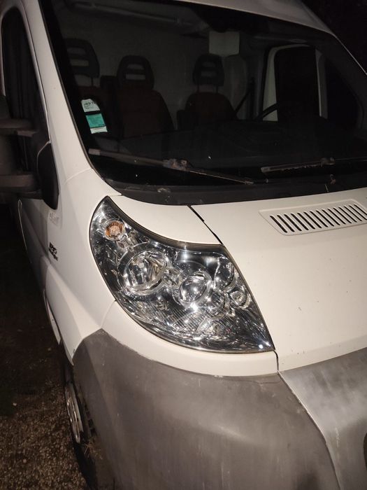 Професионално почистване и възстановяване на фарове с течен полимер