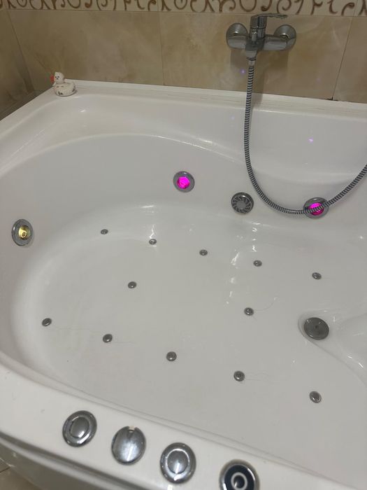 Vana cu jacuzzi si lumini