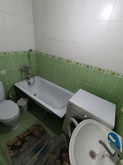 2хкомн кв в центре Абая140, 2эт