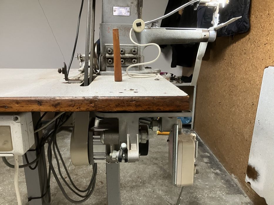 Vand doua masini de cusut 1 Adler si 1 Pfaff