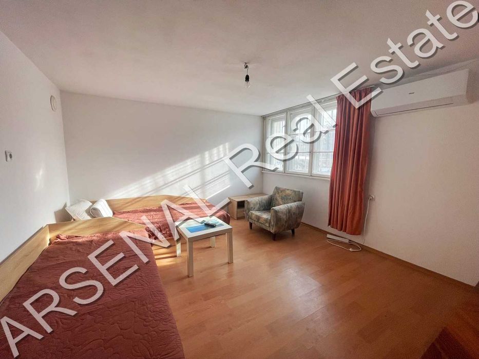 Дава се под наем Двустаен апартамент в София, Център - 55 кв.м за 398.82 € - Снимка #2