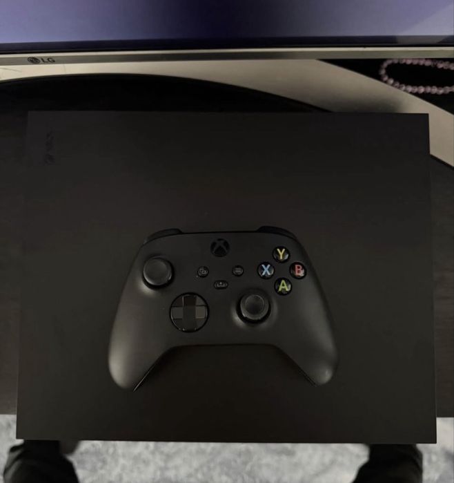 Xbox one x 1tb functioneaza imprcabil.