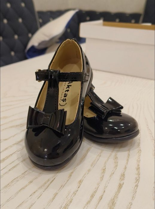 Продаются детские туфельки для девочки. Производство Турция.