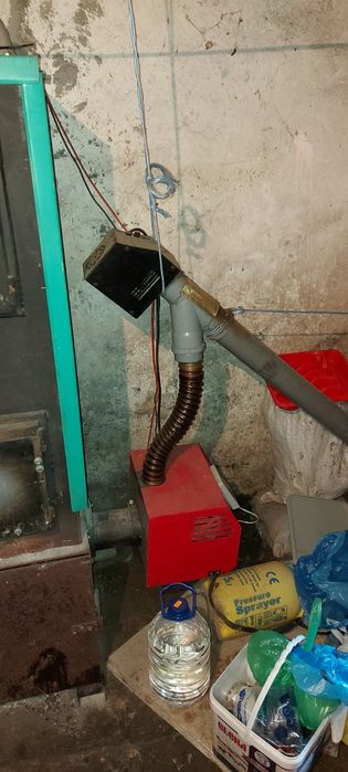 Котел с горелка на пелети.