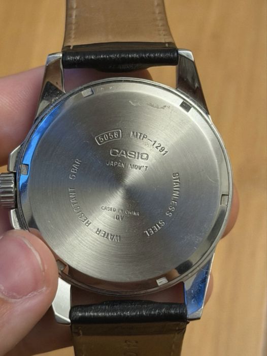 Ceas Casio negru cu curea de piele