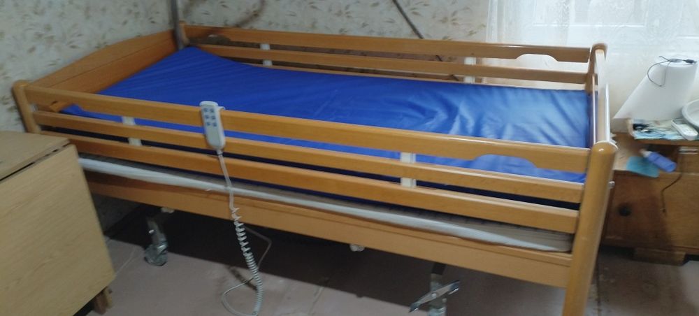 Електрическо Ортопедично легло с непромокаем дюшек и стойка с дръжка