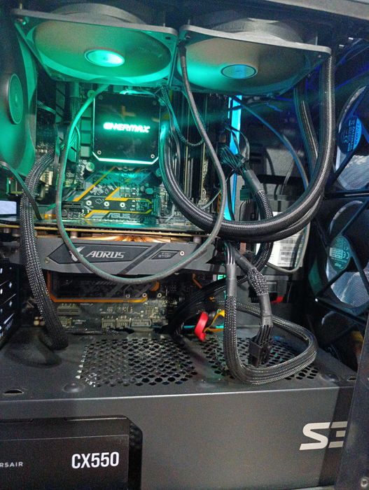 PC Gaming i7-8700K | 16GB DDR4 3000 | RX 570 | SSD x3 | Răcire pe Apă