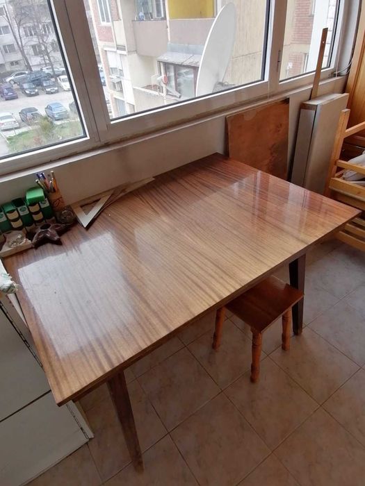 трапезарна маса за хранене