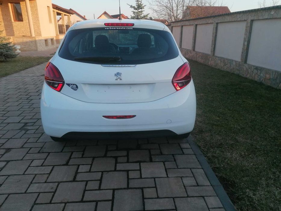 Vand Peugeot 208 Like, 106000km, fabr. 2018, avantaj client 1100 euro.