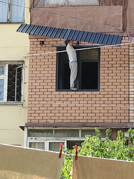 Установка козырьков.  Koziryok ustanovka qilamiz.