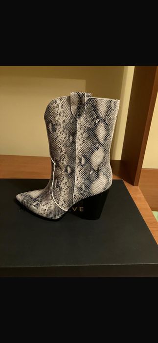НОВО!!Дамски Каубойски ботуши със змийски принт