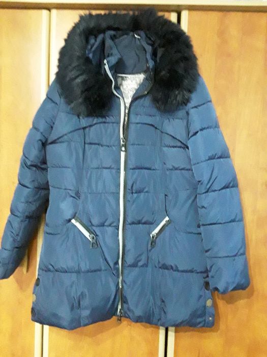Vând Geacă Damă cu Glugă si Blăniță Mărimea L