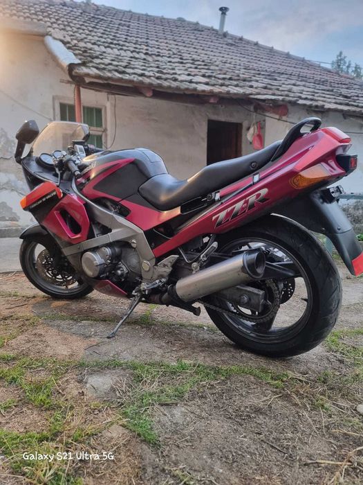 Moto Kawasaki zzr600