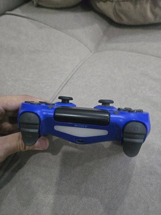 Playstation 4 Pro 1 тб в отличном состоянии