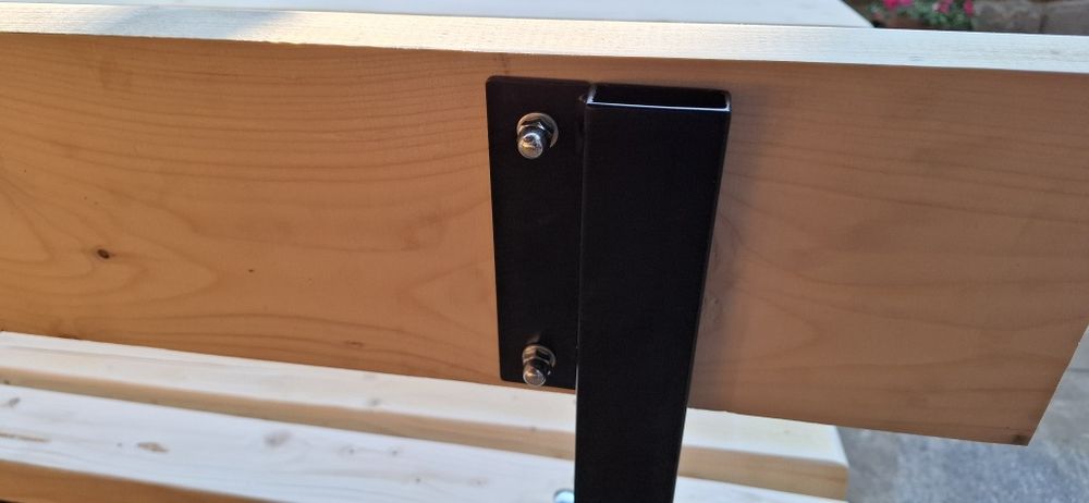 Комплект маса с две пейки