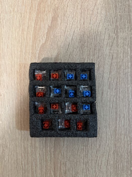 Vând tastatură mecanică AQIRYS MIRA!!