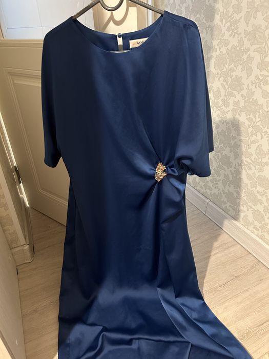 Верхняя одежда, платья