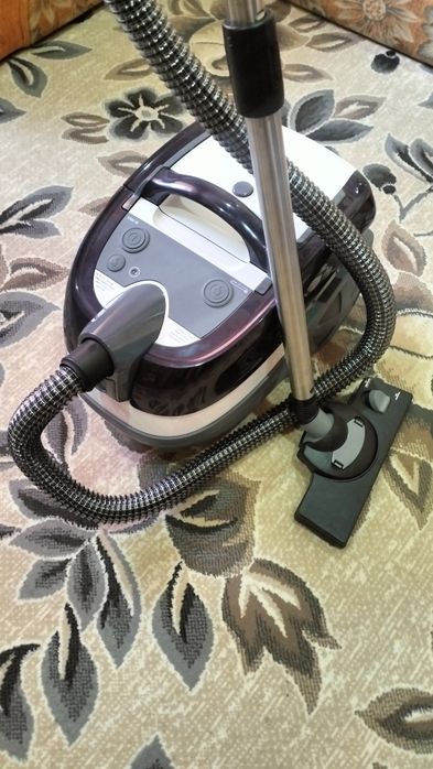 Пылесос BOSCH AquaWash Clean