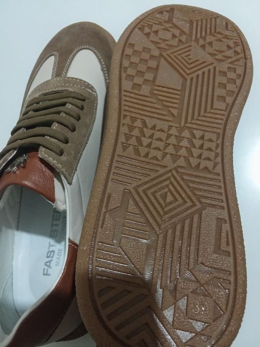 Женские кроссовки