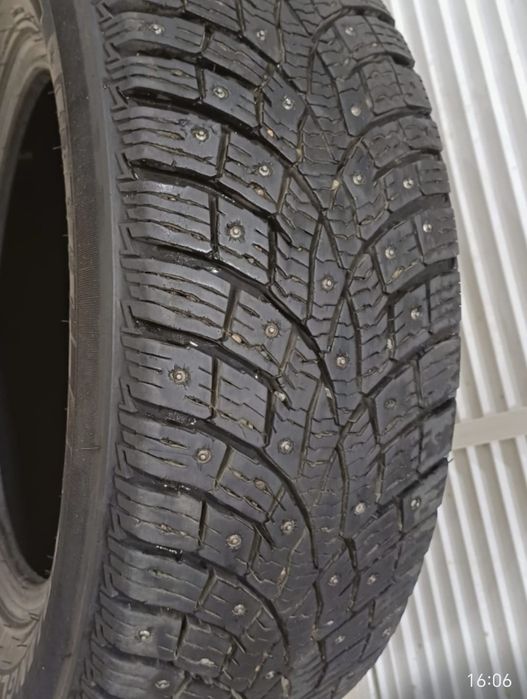 Продам комплект зимних шин