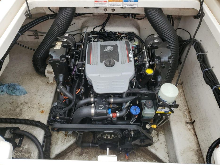 2015 года Bayliner 215 катер