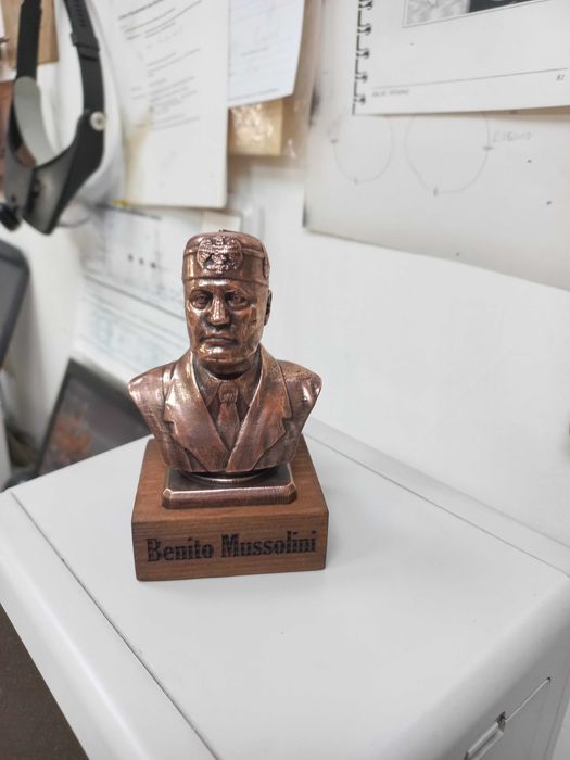 Статуетка-сувенир "бюст на Бенито Мусолини".Медна галванопластика.
