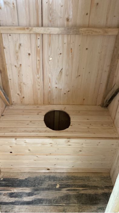 Туалет уличный из дерево
