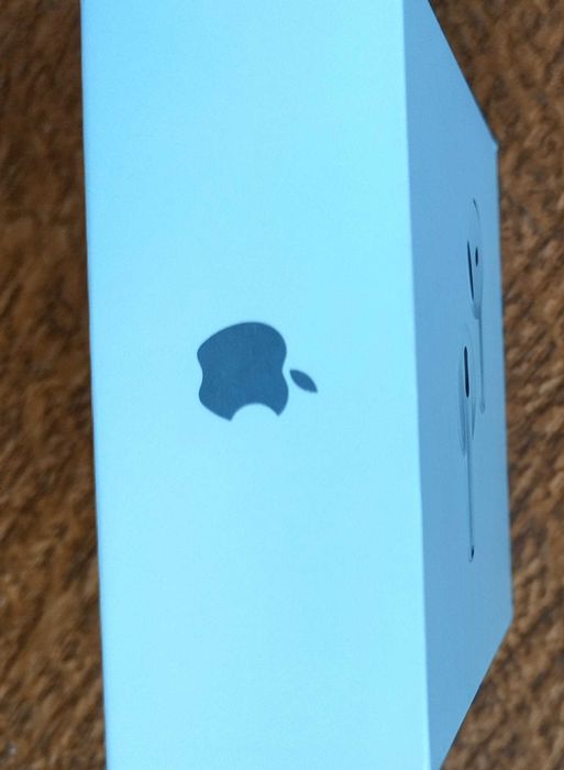 Продавам безжични телефонни слушалки AirPods 4 (ANC) на Apple